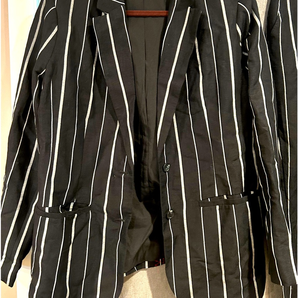 Two piece black and white linen suit … lined.  Excellent condition